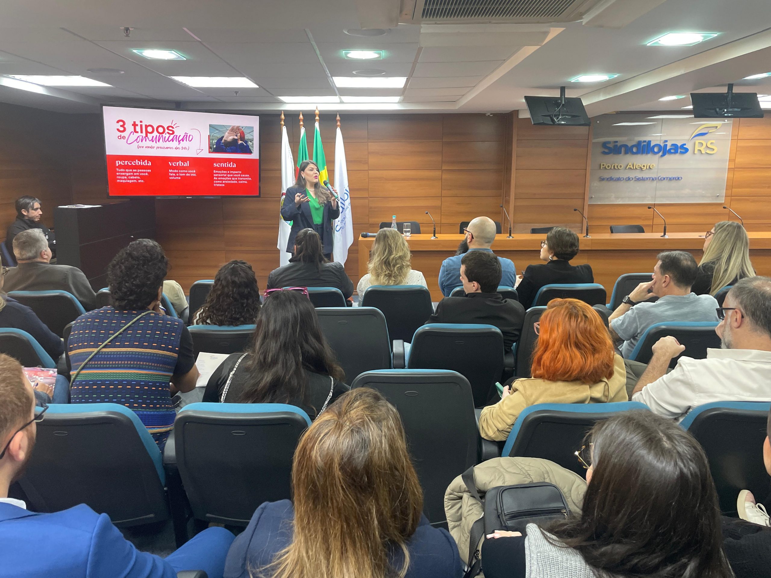 Edição de Agosto do Café com Lojistas traz dicas práticas para vídeos curtos nas redes sociais
